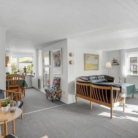 3 Bedroom Stunning In *