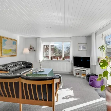 3 Bedroom Stunning In *